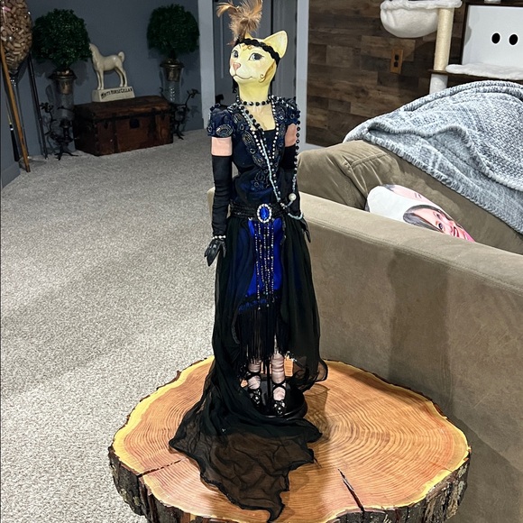 Other - STUNNING VINTAGE Classy Cat Lady